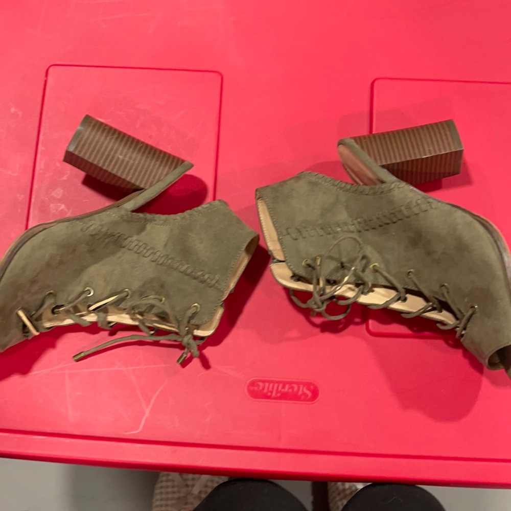 Open heel/toe heels